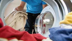 Praní za 30 minut: odborníci vysvětlili, proč rychlý program není vždy účinný