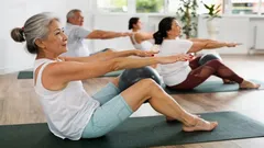 Po šedesátce může být tělo silnější: stačí tři cviky, které zlepší držení těla a rovnováhu