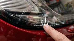 Jak odstranit prasklinu na světlometu: trik, který zvládne každý řidič