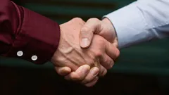 Co znamená slabý stisk ruky? Psychologie uvádí několik faktů