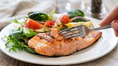 Zeptali se dietologů, jaká večeře je nejlepší na hubnutí – všichni odpověděli stejně