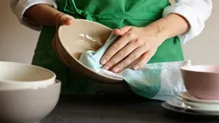 Je potřeba utírat nádobí po umytí? Co se stane, když ho necháte mokré