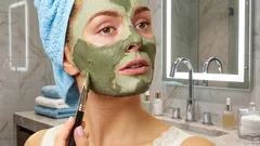 Zapomeňte na drahé krémy: tato domácí maska hydratuje a obnoví pleť lépe