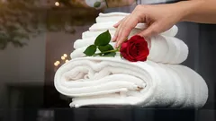 Ručníky budou měkké a dobře savé – tajemství hotelové pokojské