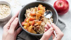 Jak nejlépe jíst ovesnou kaši: dietolog uvedl nejzdravější způsoby