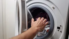 Tento zvyk může zničit pračku: Jak mokré prádlo ovlivňuje spotřebič