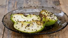 Jak se okamžitě zbavit octomilek: jednoduchý a osvědčený způsob bez chemie