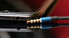 Kam zmizel konektor na sluchátka: důvody, proč v nových telefonech není 3,5 mm jack