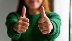 Proč je pro některé lidi těžké uvěřit komplimentům: vysvětlení psychologů