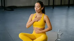 Rovná záda a mizící břicho: tahle sestava cviků nahradí hodiny tréninku