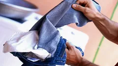 Proč prát oblečení naruby a kdy to raději nedělat – důležité nuance