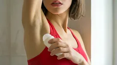 Sbohem deodorantům: tento přírodní produkt získává popularitu po celém světě