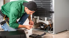 Lednice vás už nebude obtěžovat hlukem – tady je návod, jak to opravit bez opraváře