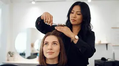 Jak jít ke kadeřníkovi bez zklamání – vyhněte se těmto chybám