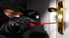 Zloději si všímají tohoto detailu na dveřích a podle něj si vybírají byt k vloupání