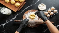 Proč zkušené hospodyňky nechávají těsto „odpočinout“ – důležitý trik