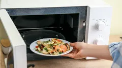 Mikrovlnka není jen na ohřev: Co všechno doopravdy umí?