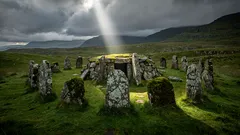 Záhada starší než pyramidy: co archeologové našli v 5 000 let starých hrobkách ve Skotsku