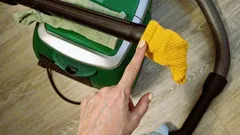 Proč si dát na vysavač starou ponožku: jednoduchý trik, který ocení každý