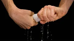 Žehlička, sušička ani radiátor nejsou potřeba: jak snadno usušit oblečení za 5 minut